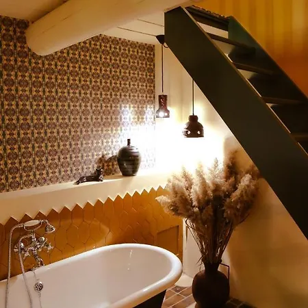 Le Petit Hotel 4*