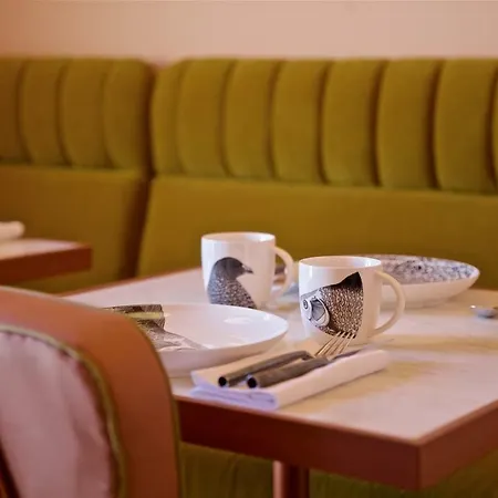 Le Petit Hotel 4*