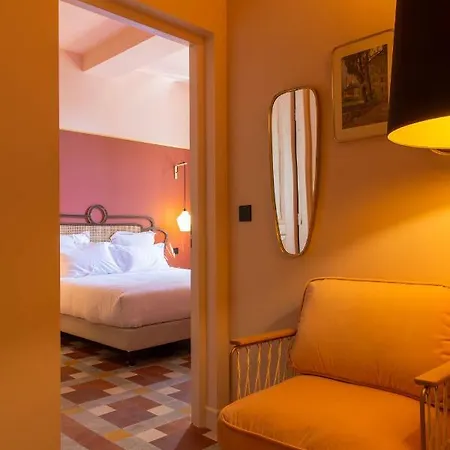 Le Petit Hotel 4*