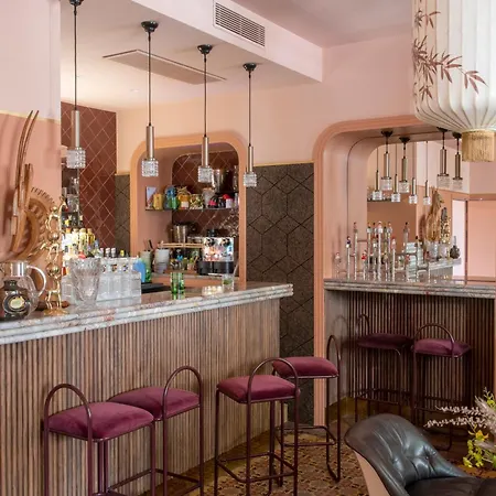 Le Petit Hotel 4*