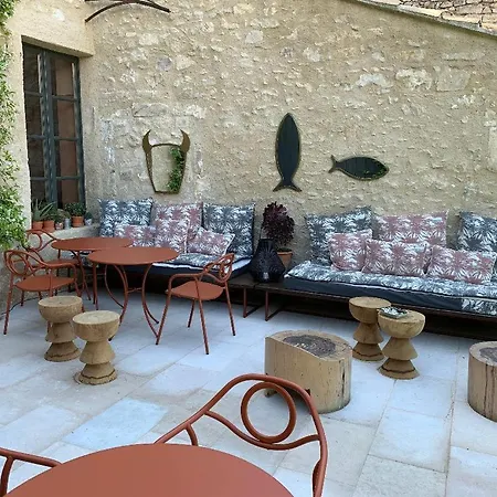 Le Petit Hotel 4*